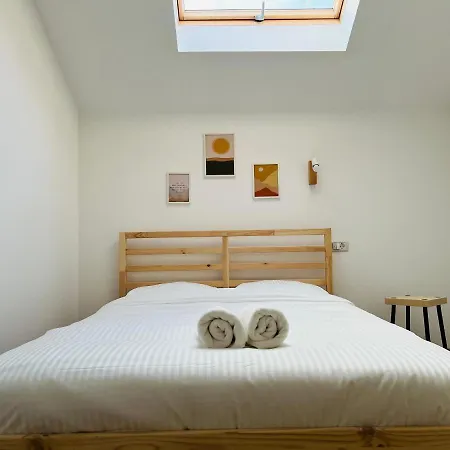 Three-Bedroom Apartment 110 M² Bucharest Center * בוקרשט