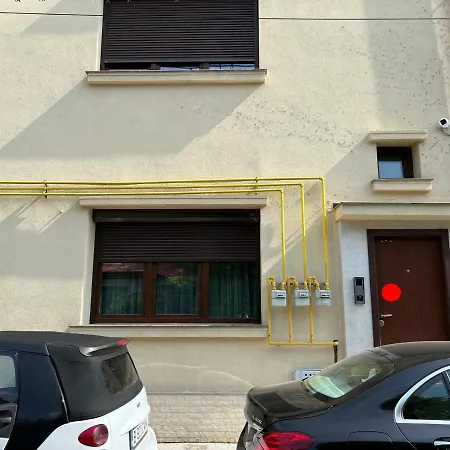 דירה Three-Bedroom Apartment 110 M² Bucharest Center