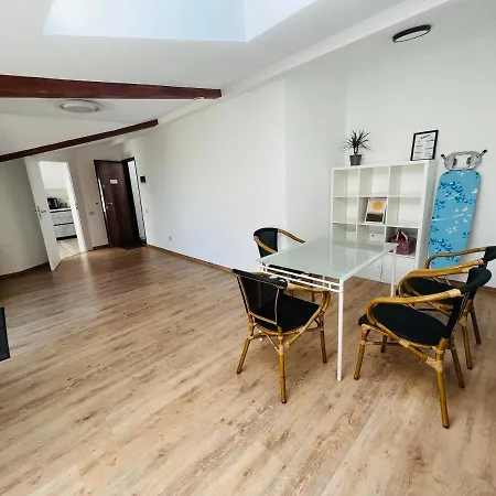 Three-Bedroom Apartment 110 M² Bucharest Center * בוקרשט