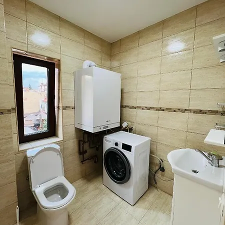דירה Three-Bedroom Apartment 110 M² Bucharest Center *