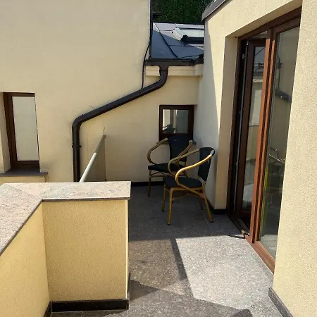 Three-Bedroom Apartment 110 M² Bucharest Center בוקרשט