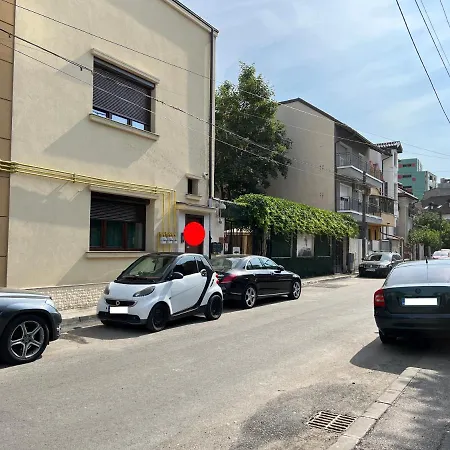 דירה Three-Bedroom Apartment 110 M² Bucharest Center